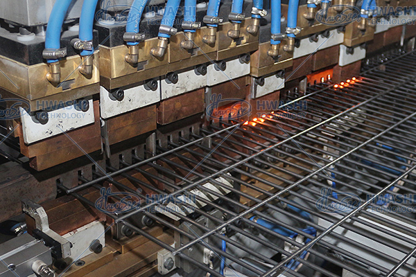 آلة لحام رف الأسلاك الآلية المتقدمة لخط إنتاج رف رف السطح 6