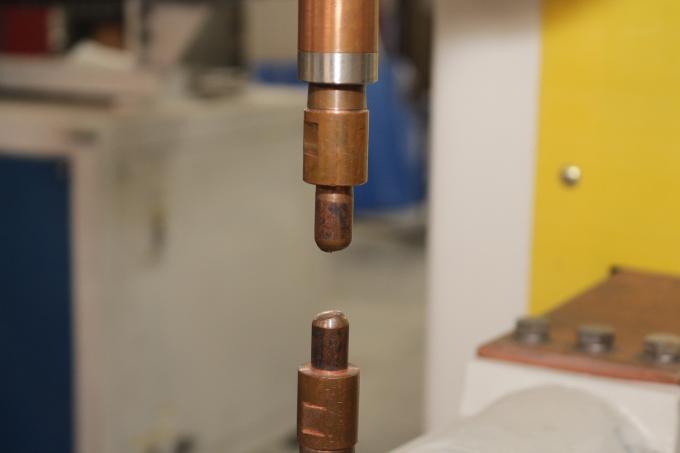 آلة لحام بقعة عالية الأداء ومستقرة للحام الدقيق على حالات الكمبيوتر 3