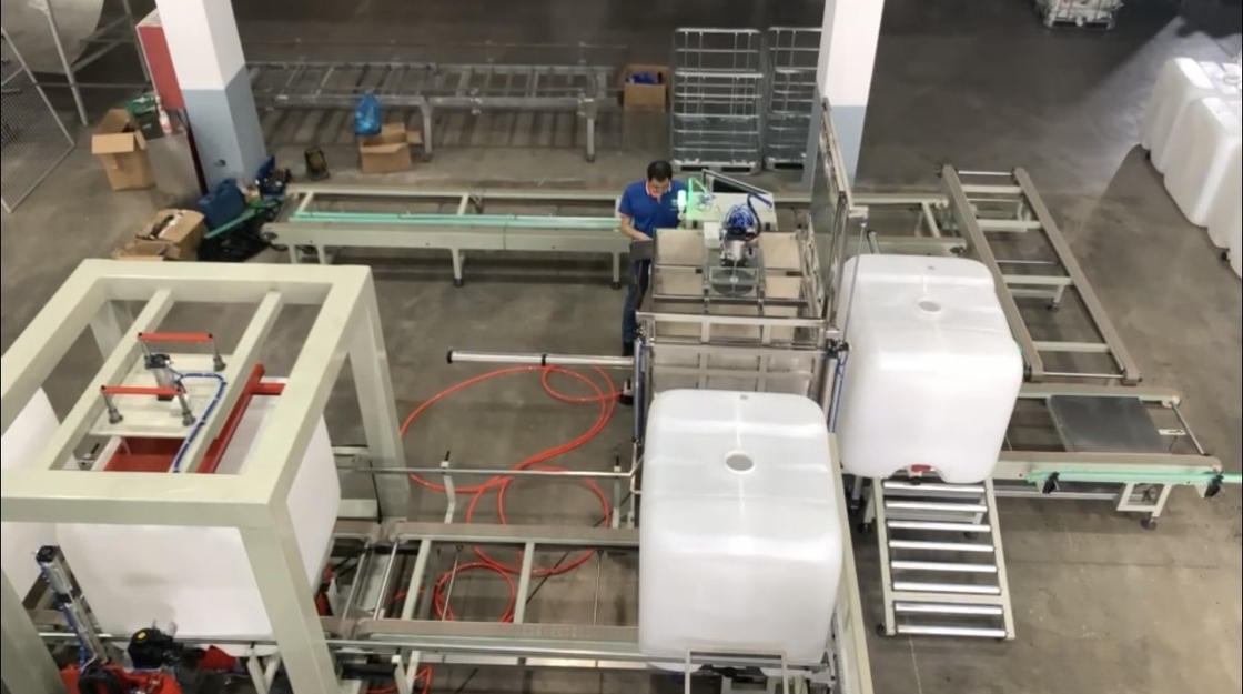 خط إنتاج أوتوماتيكي لـ IBC Grid Cage Frame ، خط آلة اختبار تسرب خزان IBC الكامل الأوتوماتيكي