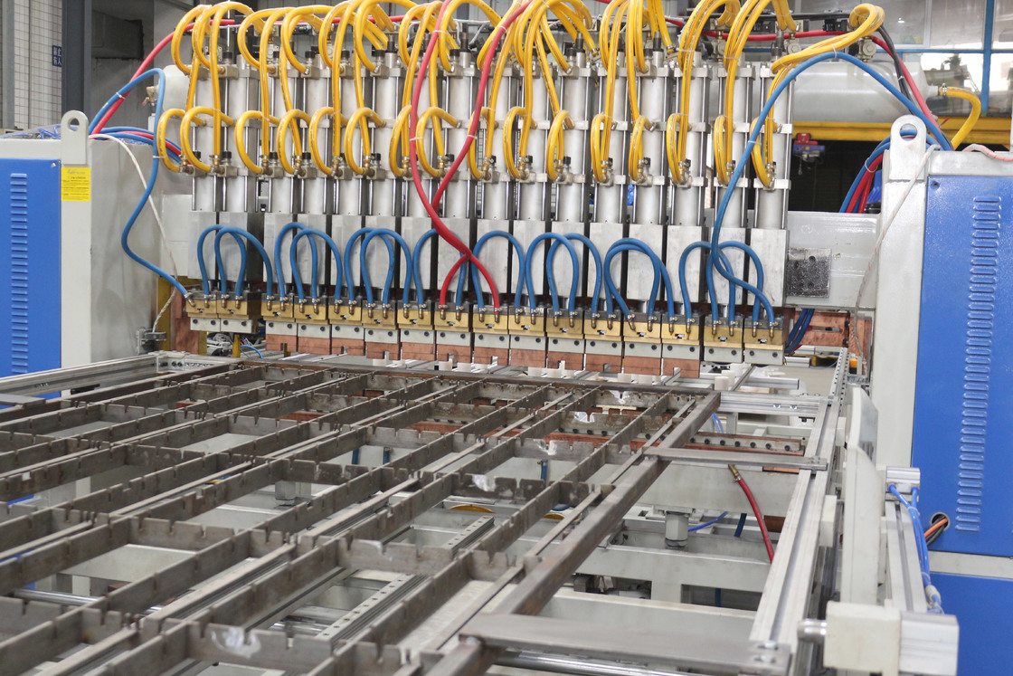 حواشي الآلية متعددة الرؤوس سلك شبكة مكينة لحام للسلة التسوقية